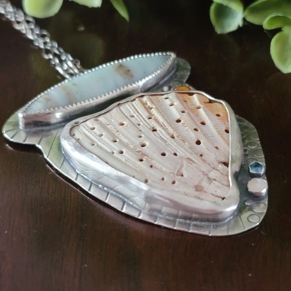 Ocean Picture Rock Shell Necklace